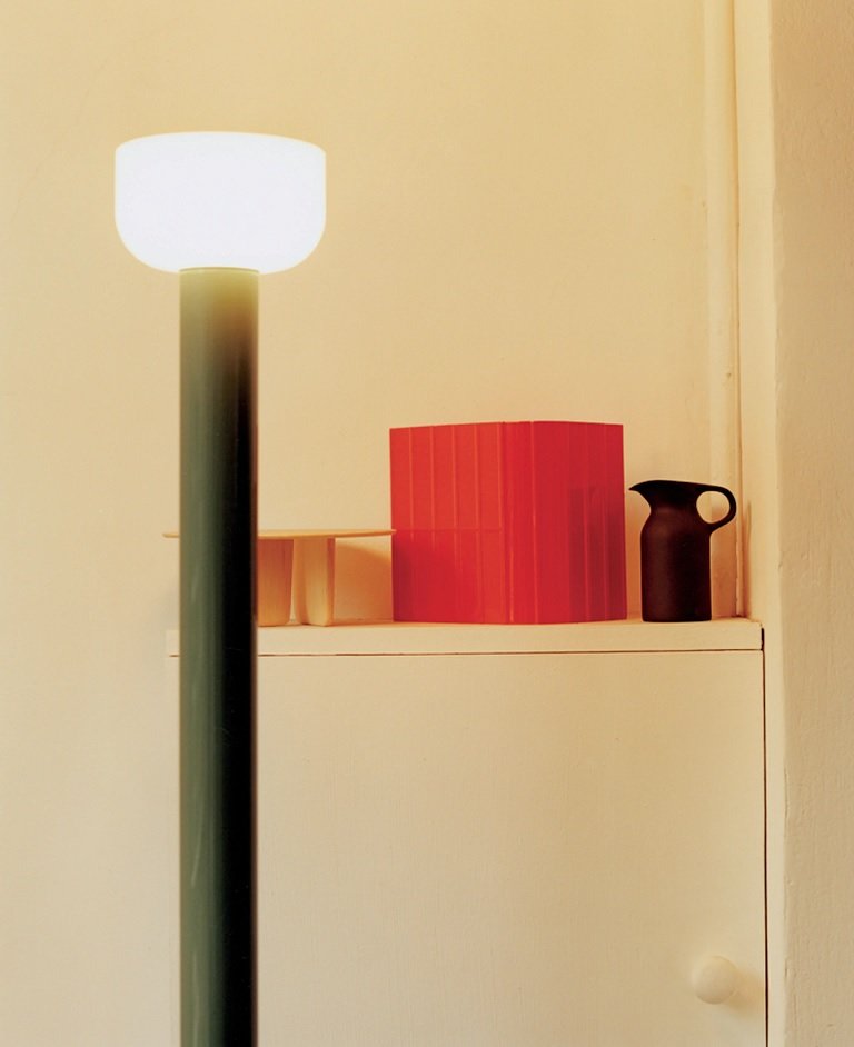 Flos Bellhop Floor Lampada a pavimento verde, particolare del diffusore luminoso