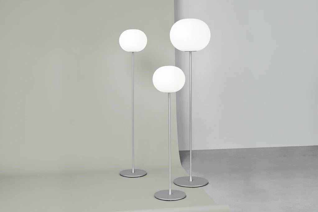 Flos Glo-ball Floor 2 Lampada a pavimento argento spenta, dettaglio del corpo lampada e dei materiali