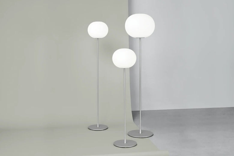 Flos Glo-ball Floor 2 Lampada a pavimento argento spenta, dettaglio del corpo lampada e dei materiali