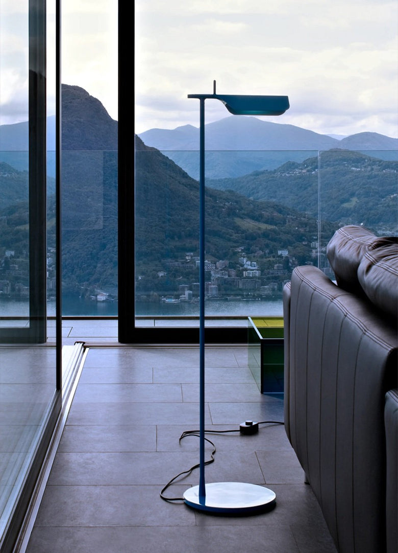 Flos Tab Floor Lampada a pavimento Blue Matt orientabile spenta, dettaglio del corpo lampada e dei materiali