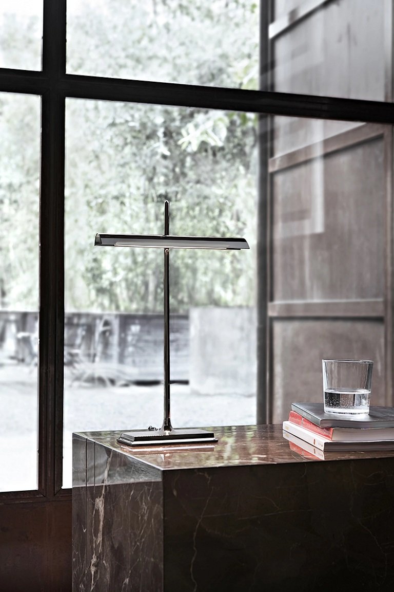 Flos Goldman Lampada scrivania nero fume con sensore ottico Nerofume, particolare del diffusore luminoso