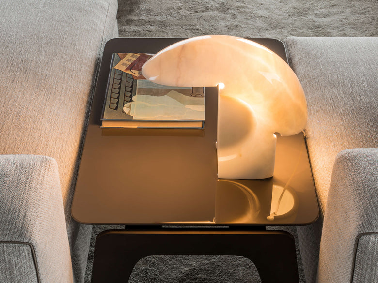 Flos Biagio Lampada da tavolo a conchiglia in Marmo bianco, particolare del diffusore luminoso