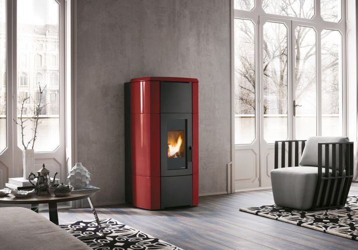 Palazzetti Ermione Idro 24 ACS Stufa A Pellet ad acqua Con, vista laterale che mostra profilo e dimensioni