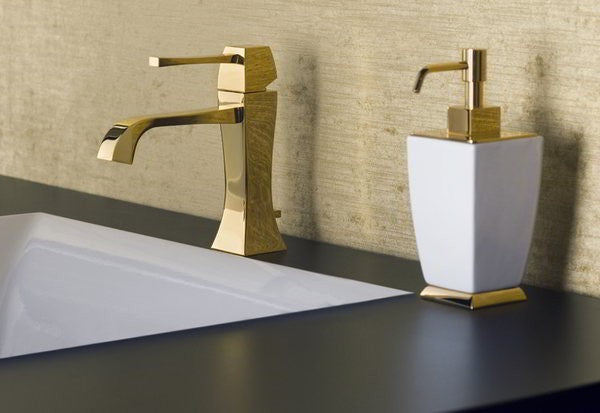 Dispenser sapone liquido da appoggio con bicchiere in, dettaglio ravvicinato del materiale e dell'aggancio