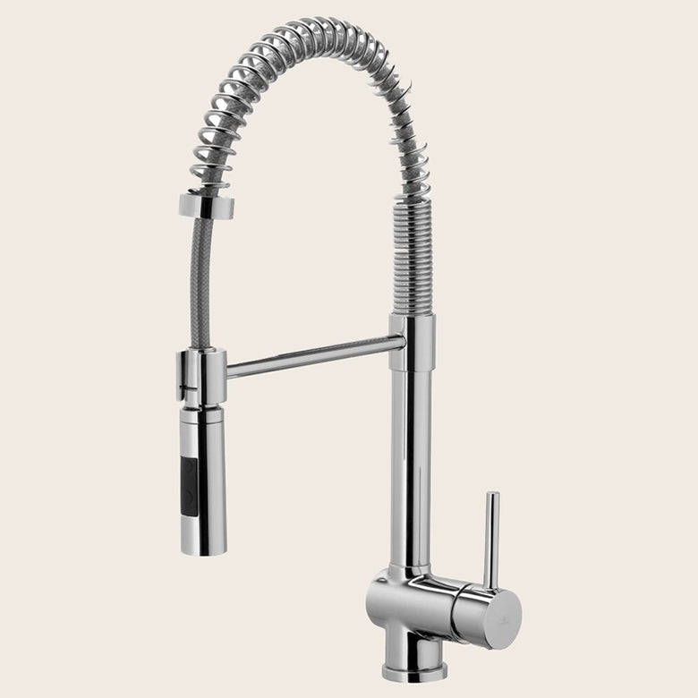 Paffoni Stick Sk179 Professional Miscelatore lavello installato su lavello, vista della bocca e della leva