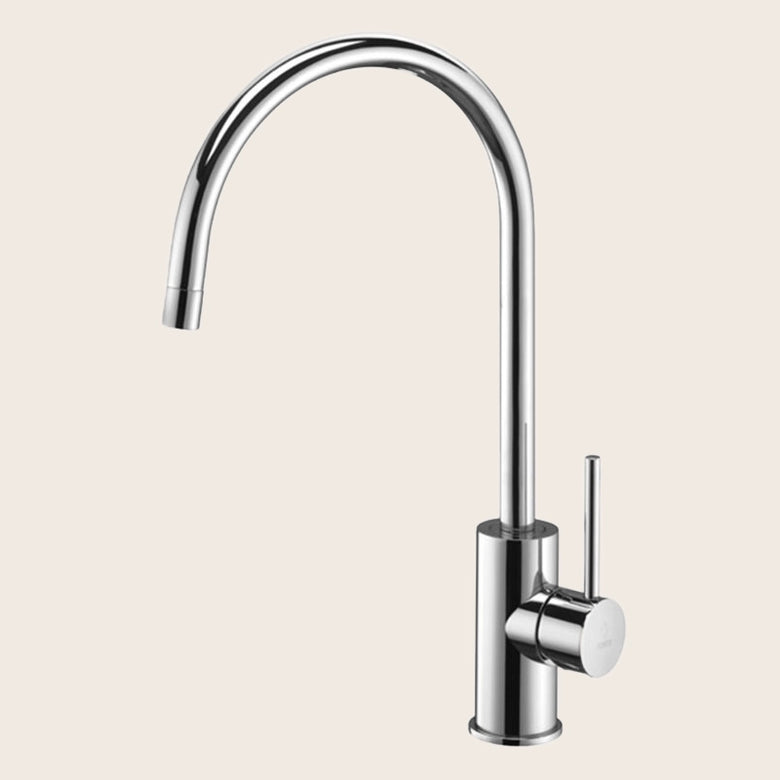 Paffoni Light Lig180 Miscelatore lavello monoforo con canna installato su lavello, vista della bocca e della leva
