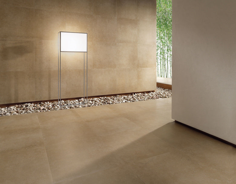 Pavimento Rivestimento 100x100 spessore 3,5 mm Caramel in ambientazione completa, vista d'insieme della stanza - Cotto D...