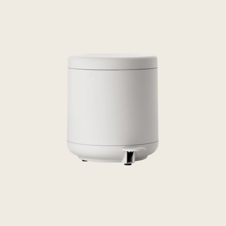 Pattumiera a pedale 4 litri in abs soft touch grigio soft montato a parete, vista del design e della finitura