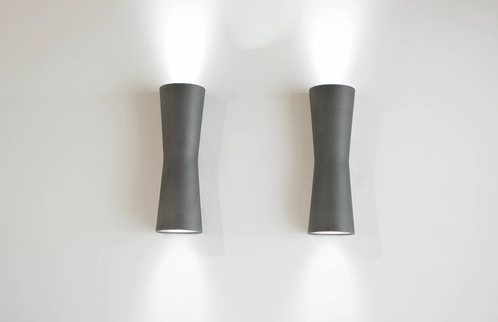 Flos Clessidra 40+40 Lampada a muro 601 lm cromo spenta, dettaglio del corpo lampada e dei materiali