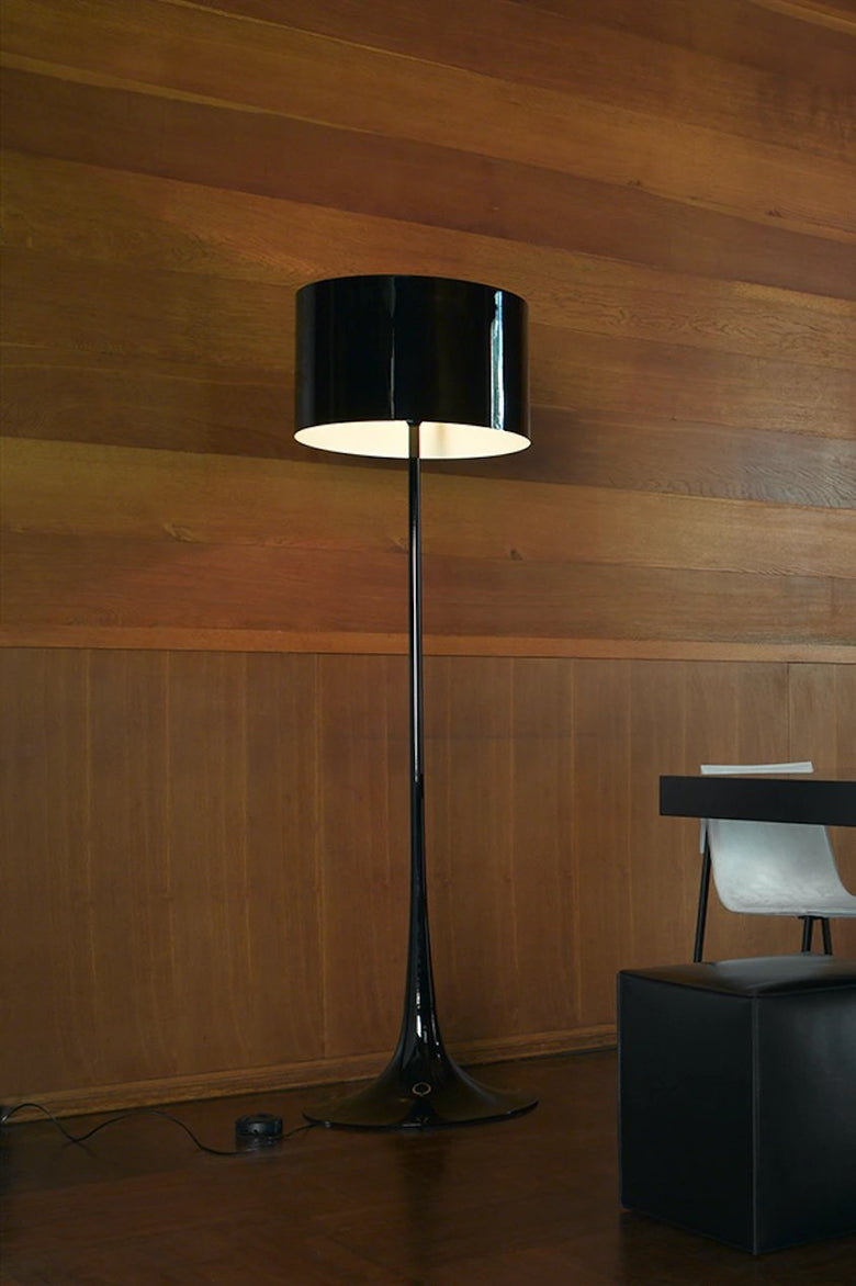 Flos Spun Light Floor Lampada a pavimento Nero lucido, particolare del diffusore luminoso