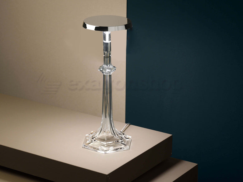 Flos Bon jour Versailles Small Lampada Da Tavolo Cromo accesa in ambiente, design e diffusione della luce