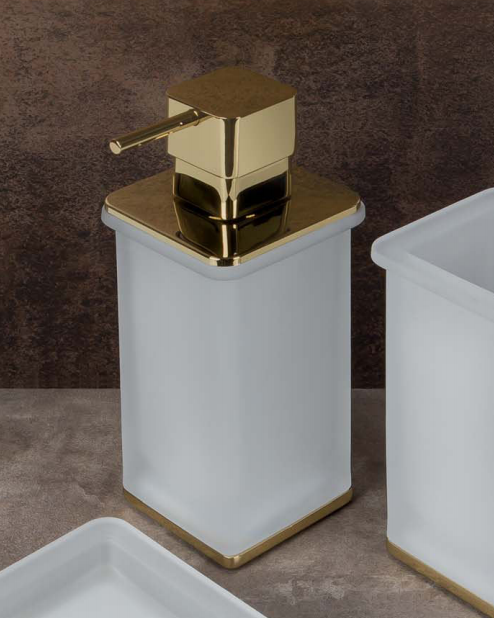 Colombo Lulu Dispenser portasapone liquido da Appoggio in in vetro acidato e naturale montato a parete, vista del design...