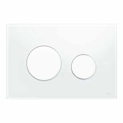 Teceloop Placca 2 Pulsanti Vetro Bianco Tasto Bianco Bianco Bianco ambientato su piano bagno con accessori - Tece Italia