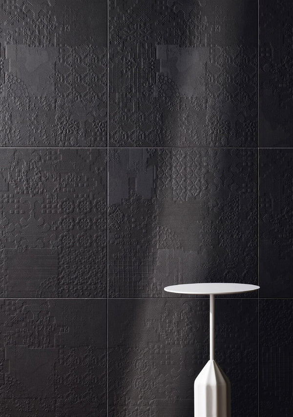 Mutina Dechiner Decor Piastrella Rettificato Relief Spazzolato Cm 120x120 In Gres Porcellanato Nero