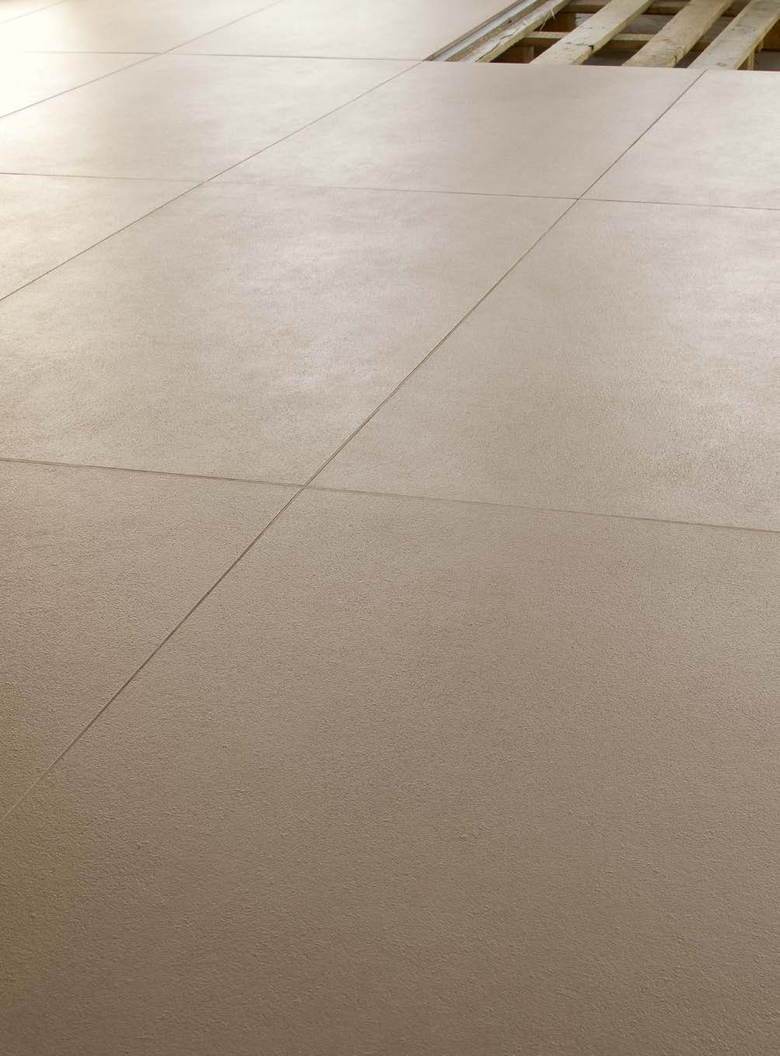 Mutina Dechiner Neutral Piastrella Rettificato Spazzolato in gres porcellanato, superficie e texture ravvicinata del gres...