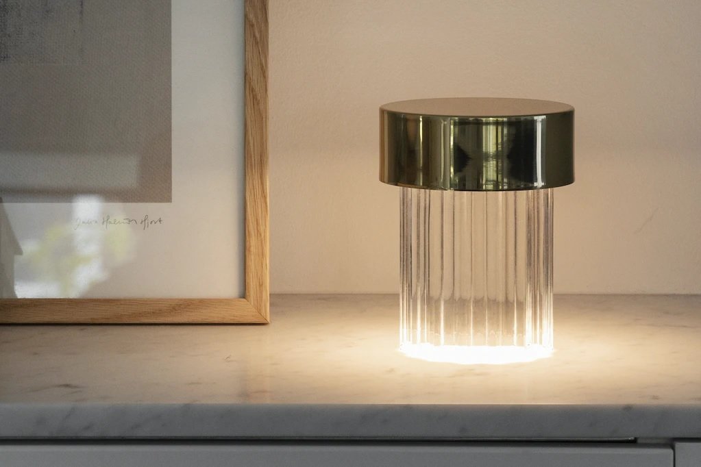 Flos Last Order Fluted Lampada da Tavolo ricaricabile da spenta, dettaglio del corpo lampada e dei materiali