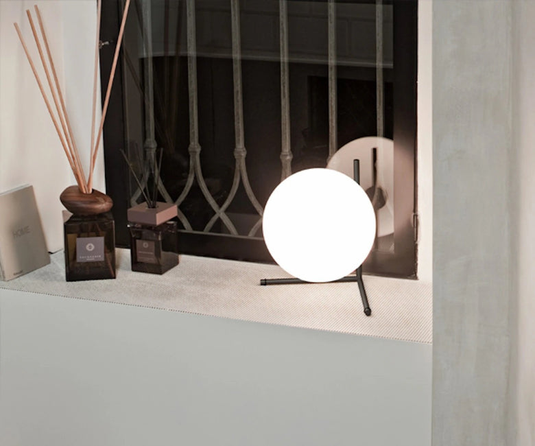Flos IC Lights Table 2 Low Lampada da comodino nero, particolare del diffusore luminoso