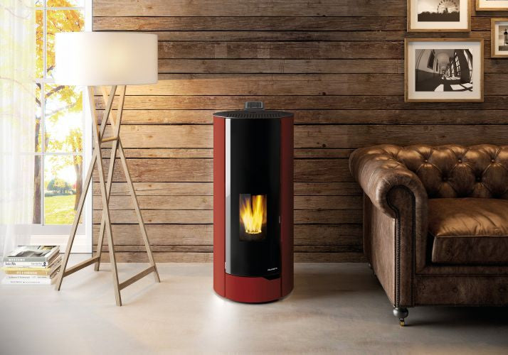 Palazzetti Nina 8 Stufa A Pellet Ecofire ad Aria con porta, dettaglio del pannello comandi e della bocca di carico