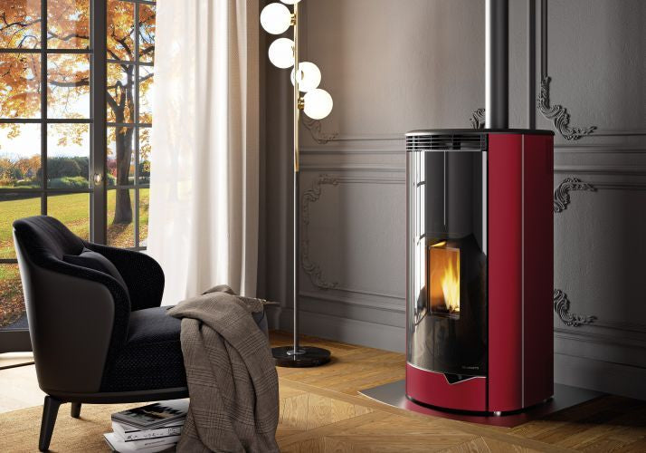 Stufa ermetica A Pellet Ecofire ad Aria con uscita fumi Rossa, vista laterale che mostra profilo e dimensioni