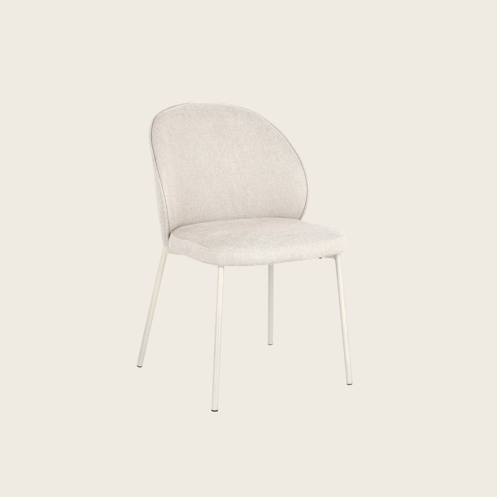 Andrea Bizzotto Wendy sedia in tessuto beige ambientato in spazio living con arredi coordinati