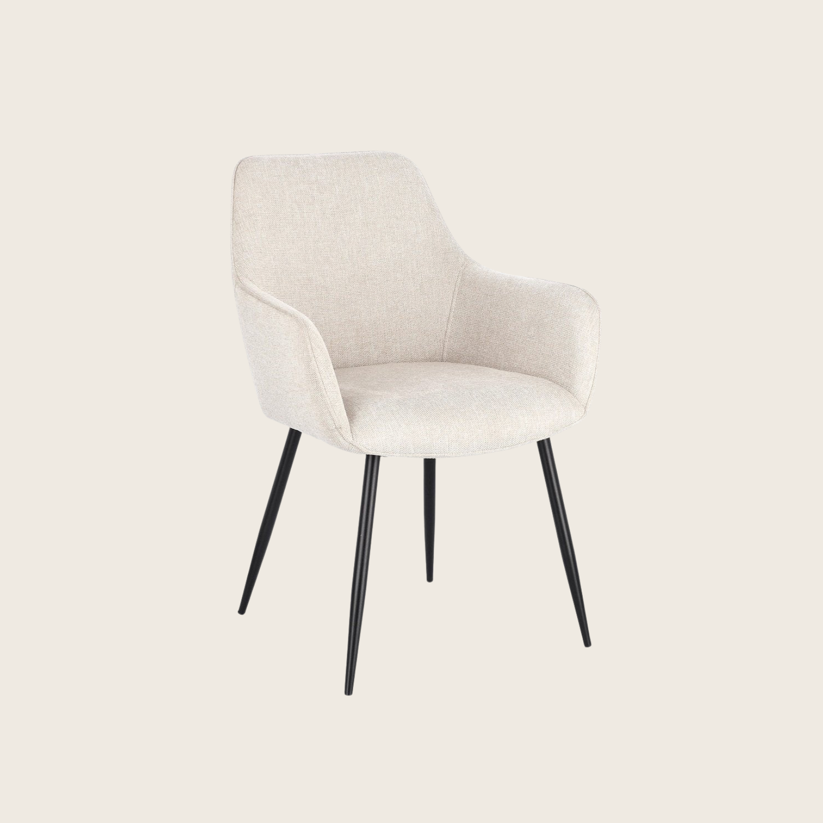 Andrea Bizzotto Cora sedia in tessuto beige e gambe nero ambientato in spazio living con arredi coordinati