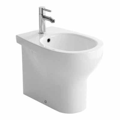 Globo Grace Bidet Monoforo a pavimento in ceramica Bianco in lucido ambientato su piano bagno con accessori - Ceramica Globo