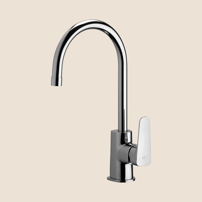 Paffoni Sly Sy181 Miscelatore Lavello Cucina Girevole Cromo installato su lavello, vista della bocca e della leva