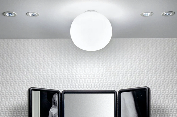 FLOS Mini Glo-Ball Lampada da parete soffitto da specchio 112 mm a luce diffusa in vetro Bianco