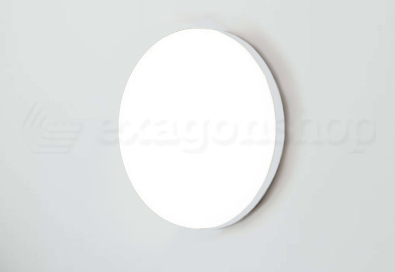 Flos Clara Lampada a parete o soffitto 60 cm senza cornice Bianco in policarbonato accesa in ambiente, design e...