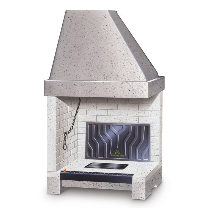 Palazzetti Pario 76 R focolare in refrattario con cassetto in ghisa accesa in soggiorno, fiamma visibile attraverso il vetro