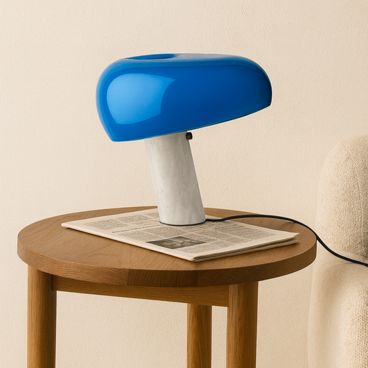Lampada Da Tavolo in metallo verniciato blu e Base In Marmo Di Carrara a luce diretta Flos Snoopy F6380014
