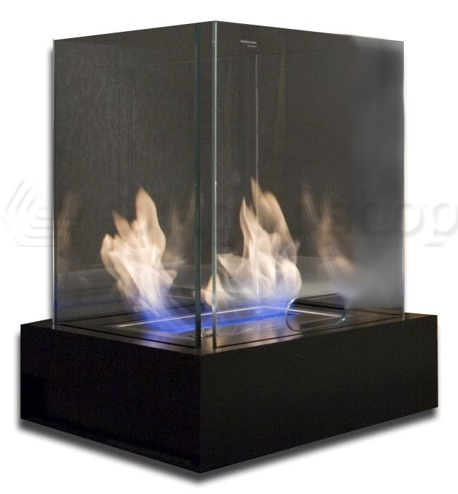 Antonio Lupi Focolare 55x40 a Bietanolo Nero Babele55 accesa in soggiorno, fiamma visibile attraverso il vetro - Antonio...