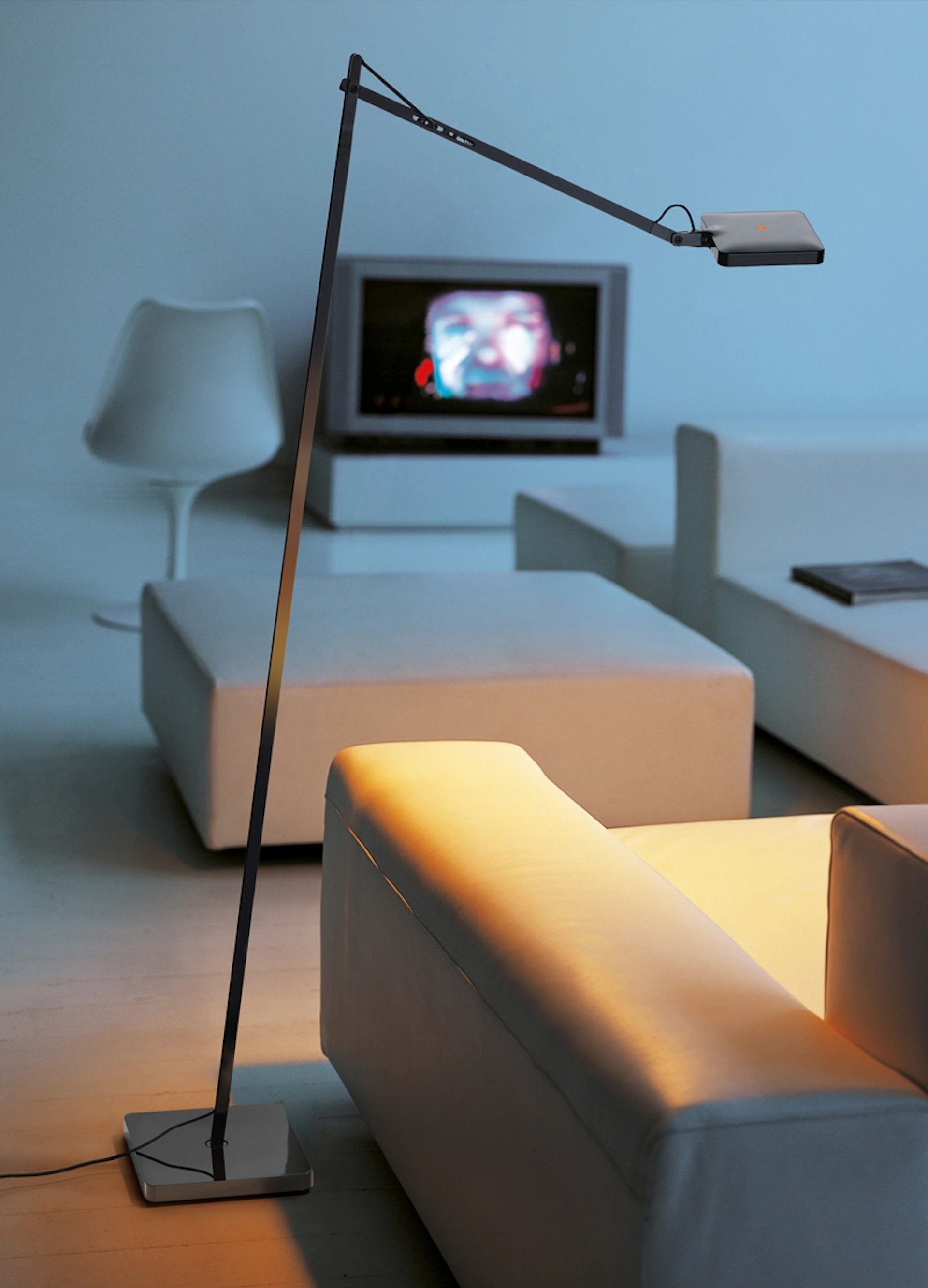 Flos Kelvin Led Floor Lampada a pavimento Antracite spenta, dettaglio del corpo lampada e dei materiali