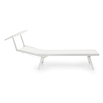 Andrea Bizzotto Cross Lettino sdraio con tettuccio bianco ambientato in spazio living con arredi coordinati