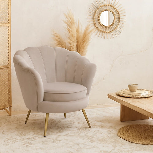 Andrea Bizzotto Giliola Poltrona Atmosphere Effetto Velluto ambientato in spazio living con arredi coordinati