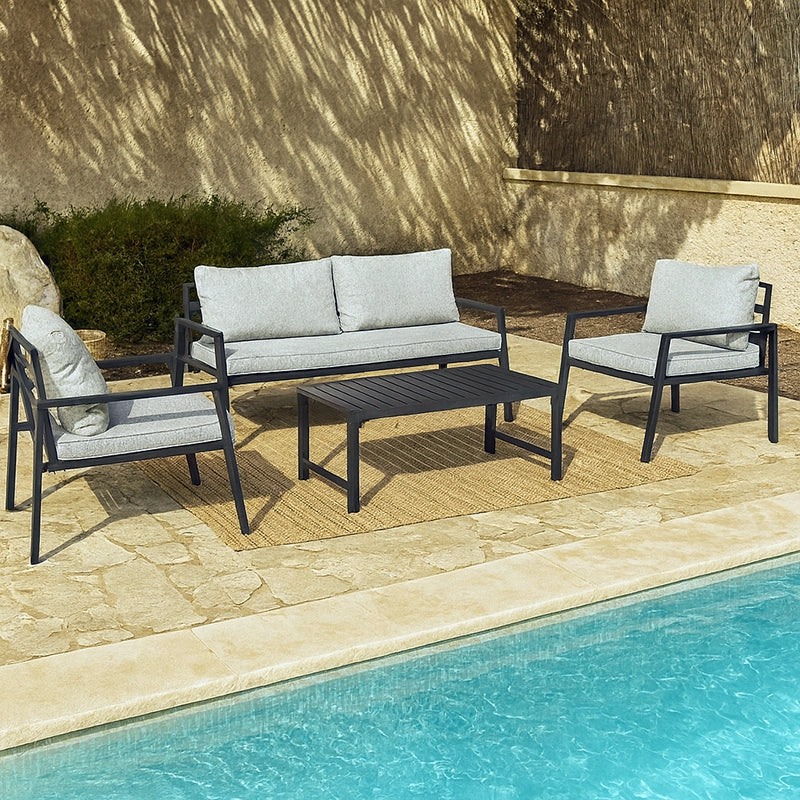 Andrea Bizzotto Lorillard Salotto da Giardino New Antracite ambientato in spazio living con arredi coordinati