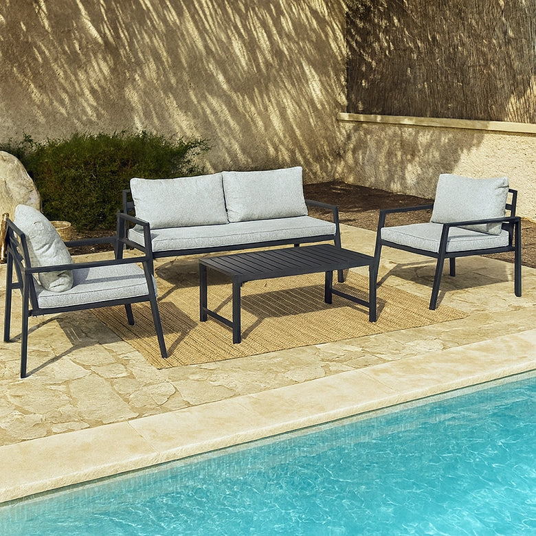 Andrea Bizzotto Lorillard Salotto da Giardino New Antracite ambientato in spazio living con arredi coordinati