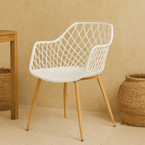 Andrea Bizzotto Optik sedia di design con gambe in acciaio ambientato in spazio living con arredi coordinati