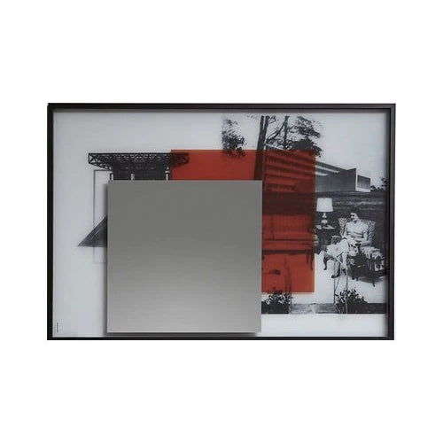 Antonio Lupi Specchio 108x75 Cornice In Alluminio COLLAGE351 Rosso con lavabo e rubinetteria, vista frontale su sfondo...
