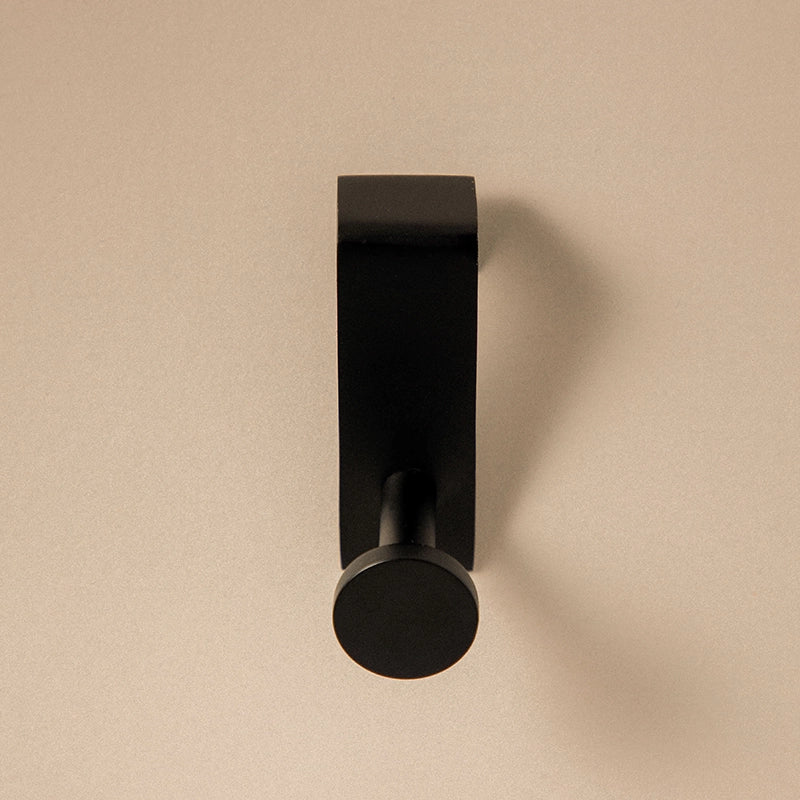 Cosmic Stick Appendino per porta vetro Nero Satinato montato a parete, vista del design e della finitura - Industrias Cosmic