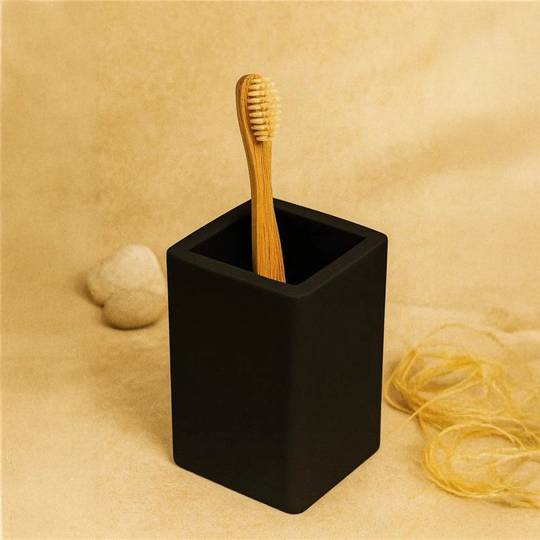 Bertocci Fly portaspazzolini In Solid Surface nero montato a parete, vista del design e della finitura