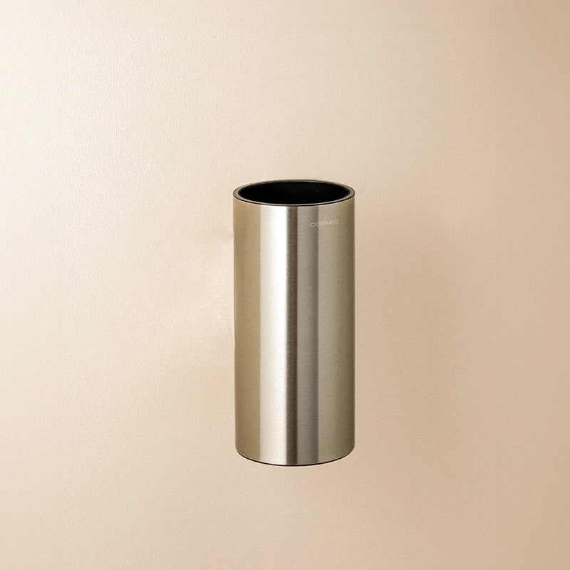 Bicchiere Portaspazzolini Da Appoggio in acciaio satinato montato a parete, vista del design e della finitura...