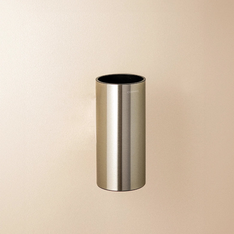 Bicchiere Portaspazzolini Da Appoggio in acciaio satinato montato a parete, vista del design e della finitura...