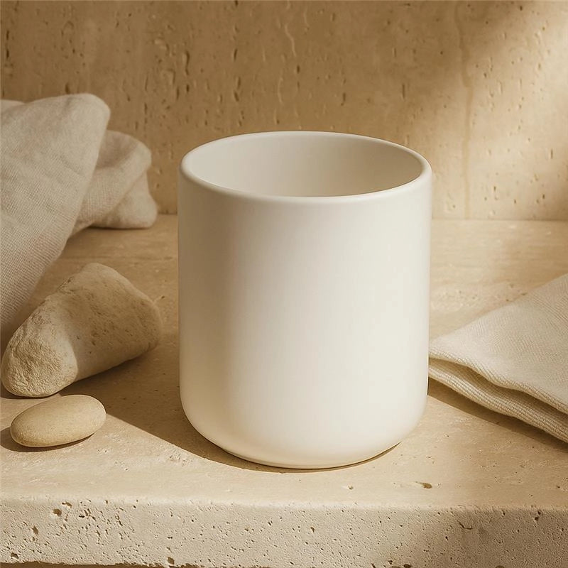 Bicchiere portaspazzolini in gres soft touch bianco Zone montato a parete, vista del design e della finitura