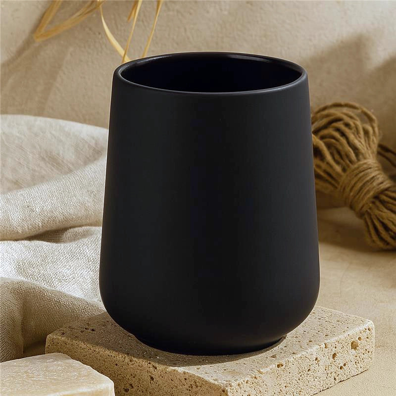 Bicchiere portaspazzolini in gres soft touch nero Zone montato a parete, vista del design e della finitura