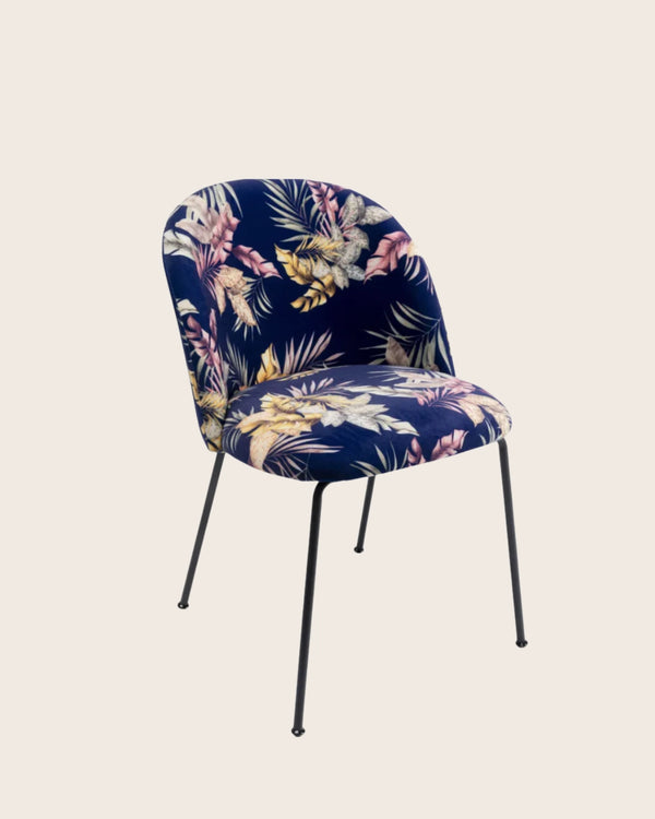 Cecil Flower sedia design fantasia con gambe in acciaio nero