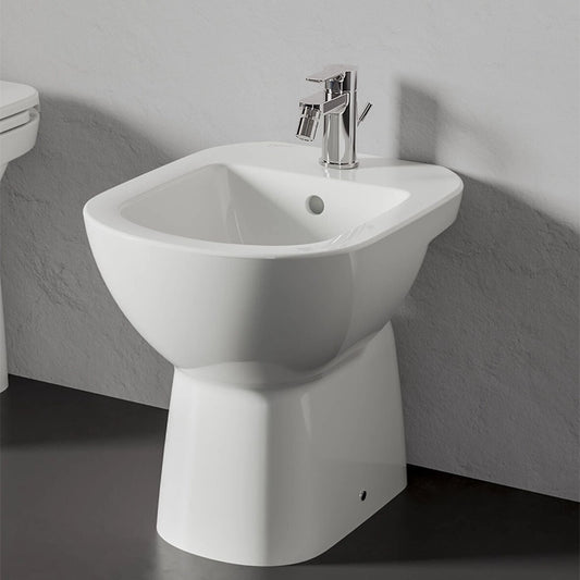 Ceramica Dolomite Gemma2 bidet filomuro bianco lucido in naturale ambientato su piano bagno con accessori