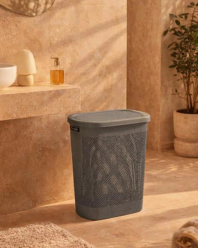 Cesto portabiancheria in plastica grigio montato a parete, vista del design e della finitura - Exagonshop