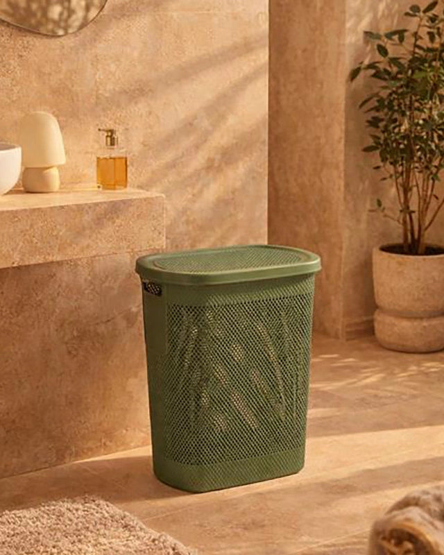 Cesto portabiancheria in plastica verde in naturale montato a parete, vista del design e della finitura - Exagonshop