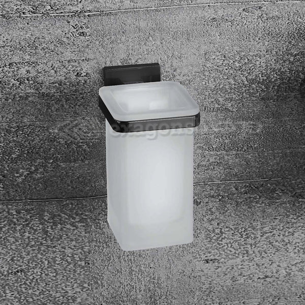 Colombo Basiq Portaspazzolini a parete Vetro Acidato Nero in opaco e naturale montato a parete, vista del design e della...
